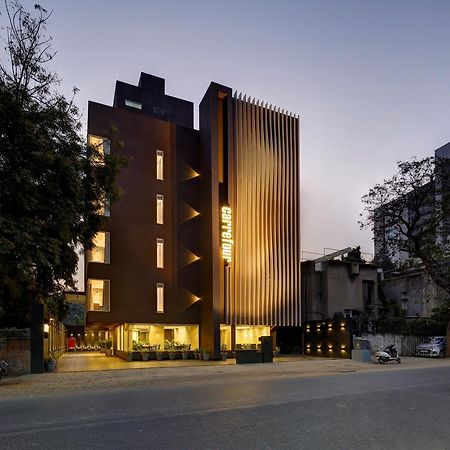 Hotel Carrefour Ахмедабад Экстерьер фото