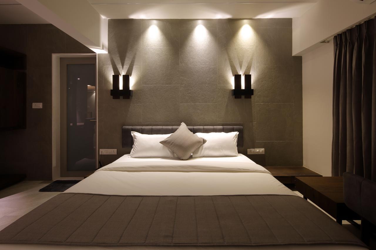 Hotel Carrefour Ахмедабад Экстерьер фото