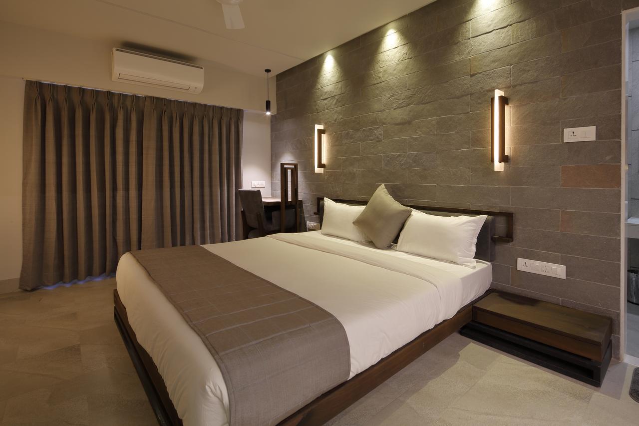 Hotel Carrefour Ахмедабад Экстерьер фото