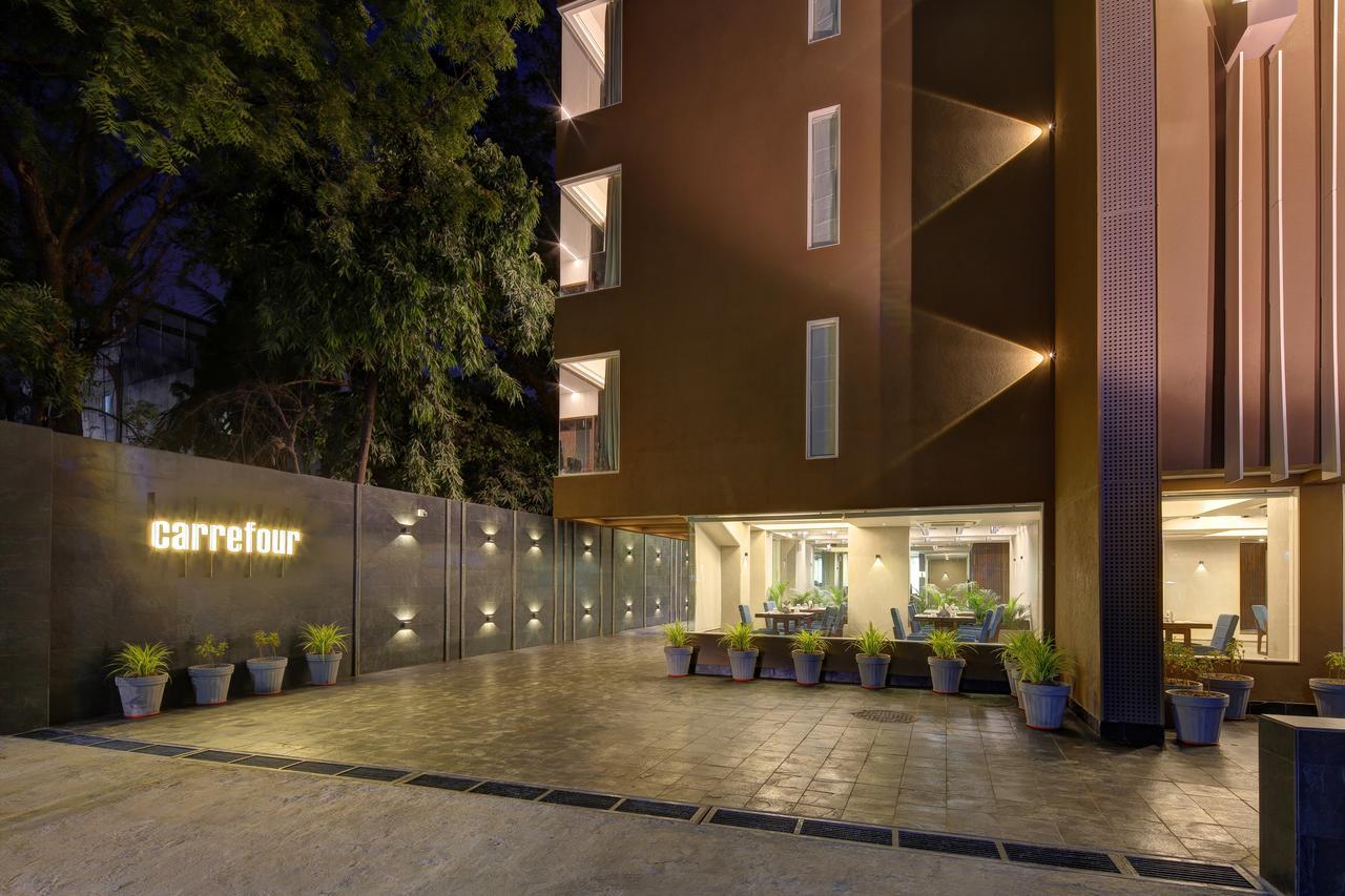Hotel Carrefour Ахмедабад Экстерьер фото